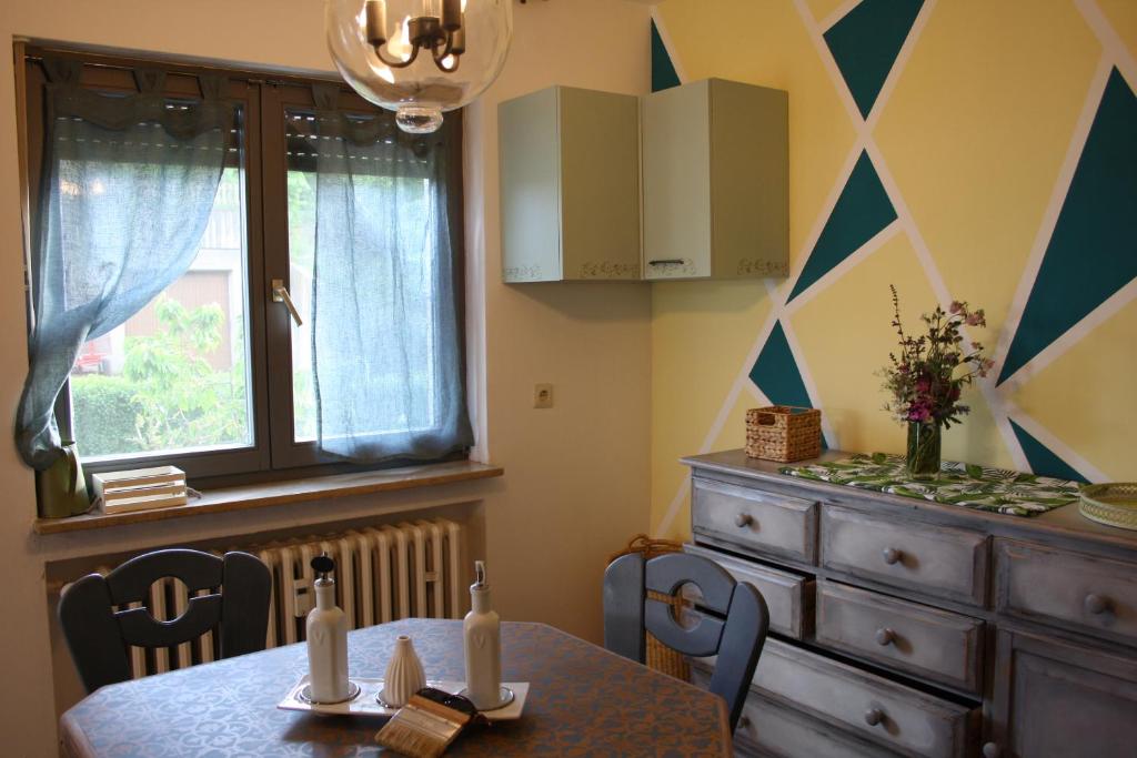 Fotografie z fotogalerie ubytování 2 Zimmer FeWo mit Außenpool und Sauna v destinaci Sulzfeld am Main