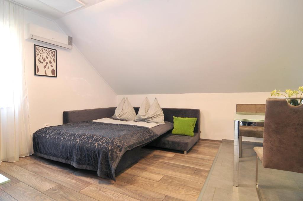 Silver Beach Apartments - One-Bedroom Apartment