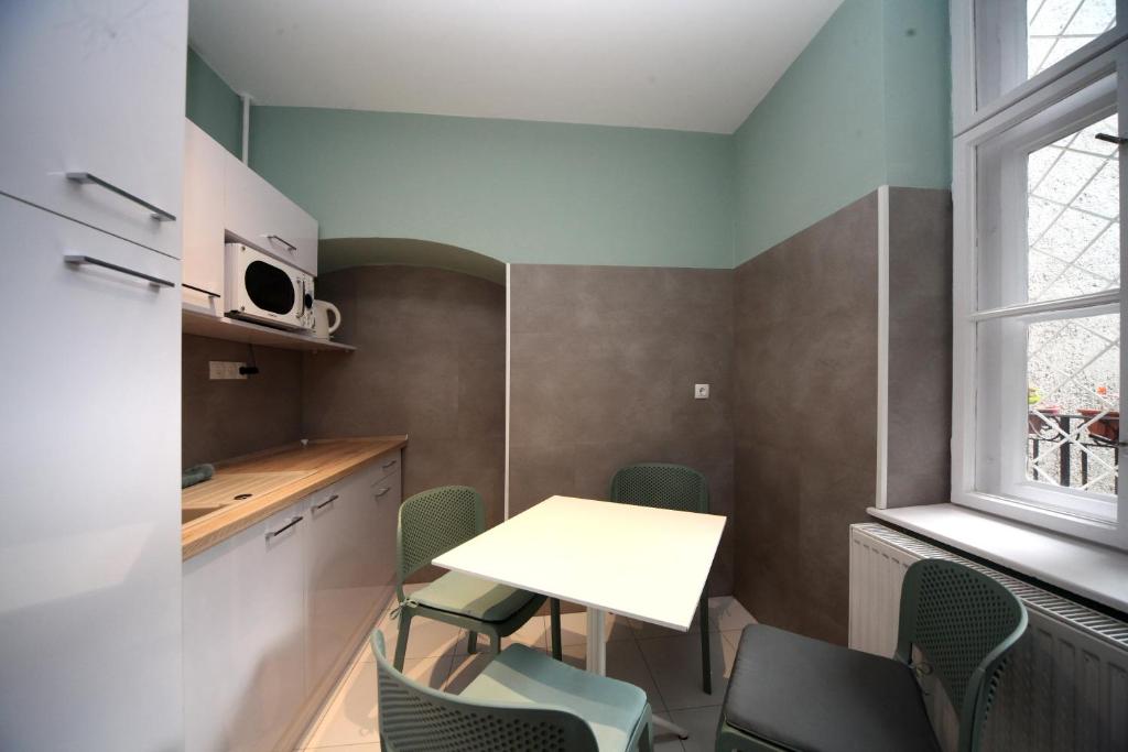 Kuchyňa alebo kuchynka v ubytovaní Cherry Apartman