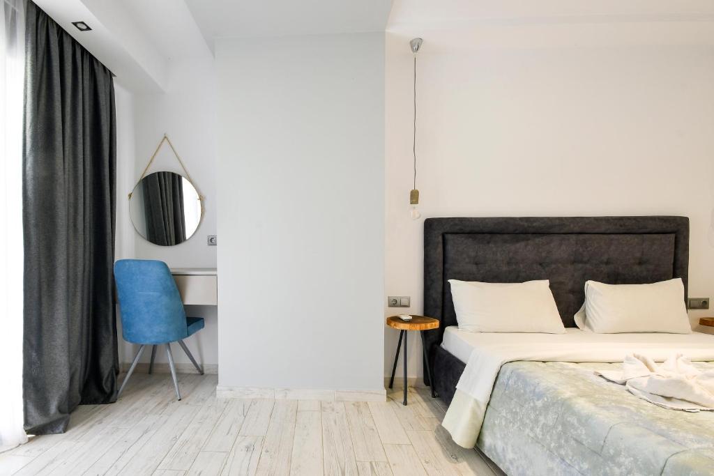 Zinozis Beach Apartments - 6