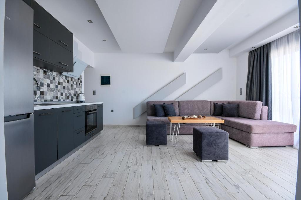 Zinozis Beach Apartments - 5