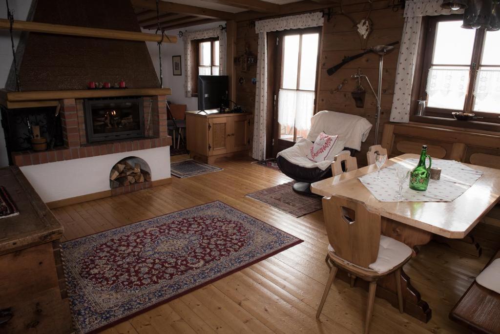 A seating area at Almhaus Anita