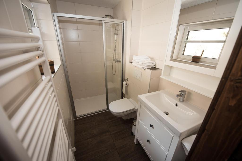 A bathroom at Almhaus Anita