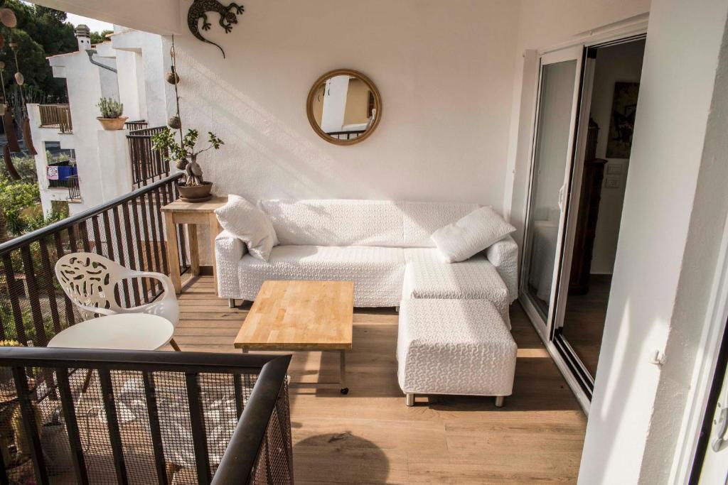 A seating area at BEACH INN Apartment