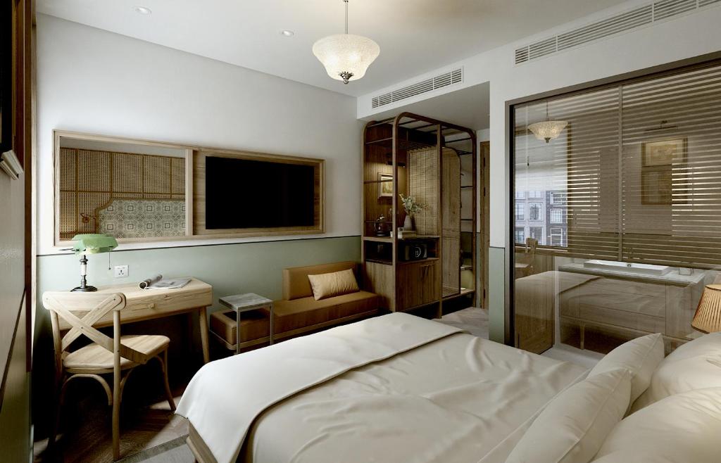 Postel nebo postele na pokoji v ubytování La Passion Hanoi Hotel & Spa