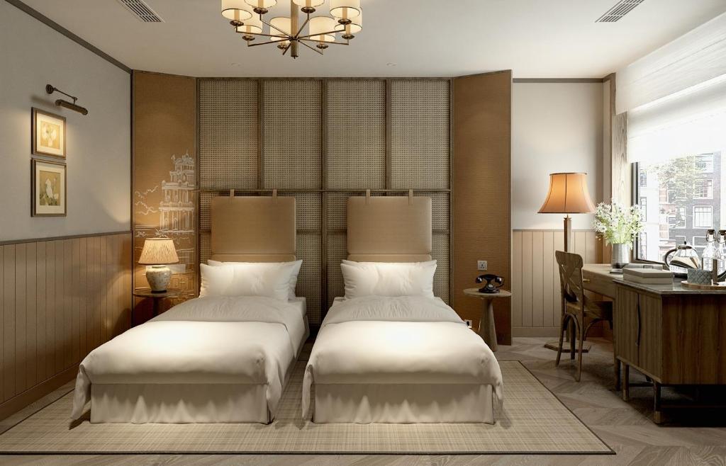 Postel nebo postele na pokoji v ubytování La Passion Hanoi Hotel & Spa