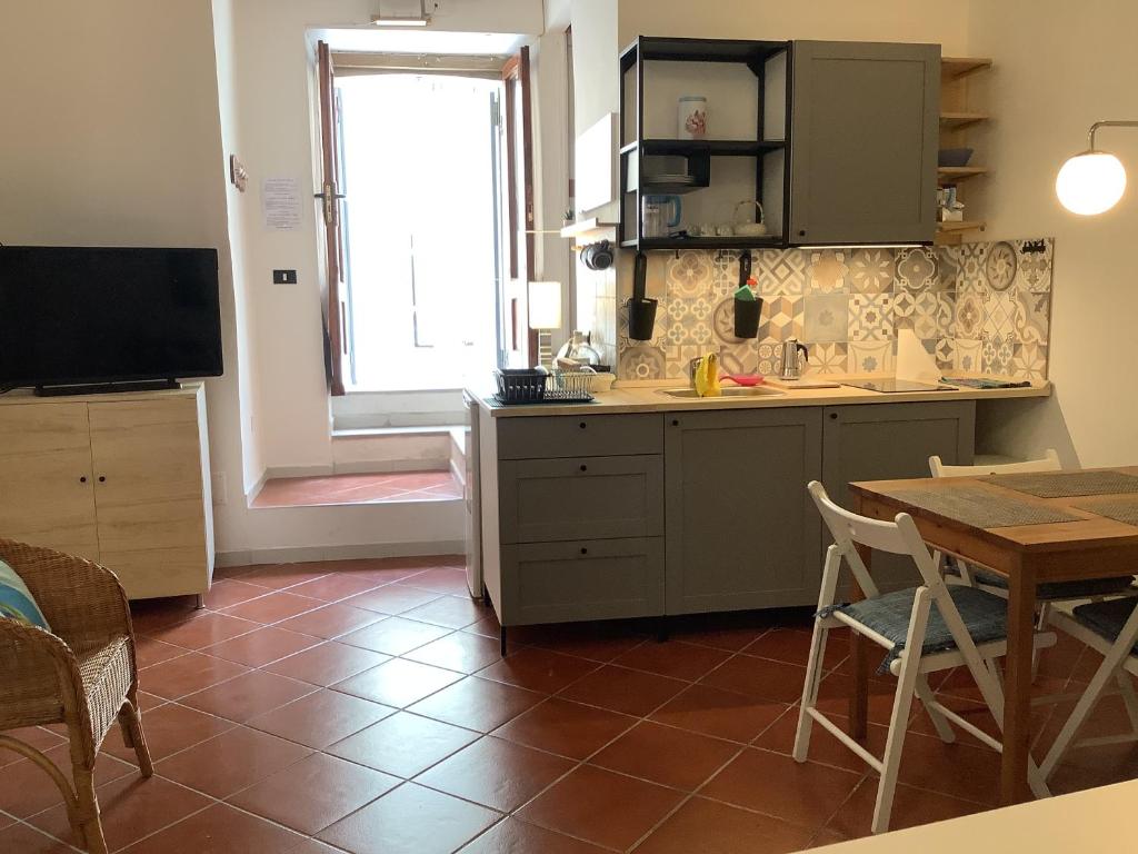 A kitchen or kitchenette at La Casetta nel Borgo