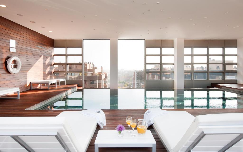 Hotel Reina Petronila - Resim 4