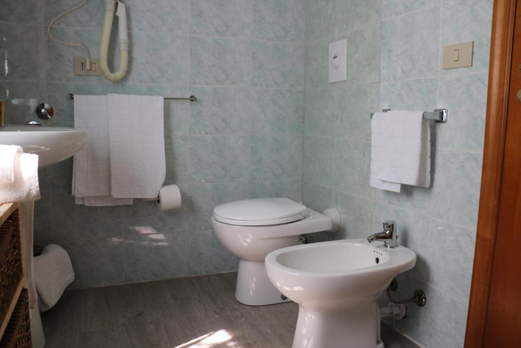 Uma casa de banho em Albergo"Villa Biscotti"