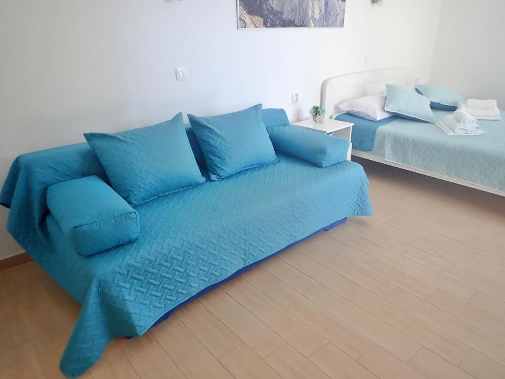 Posteľ alebo postele v izbe v ubytovaní Studio apartments Kiwi-near Paklenica NP