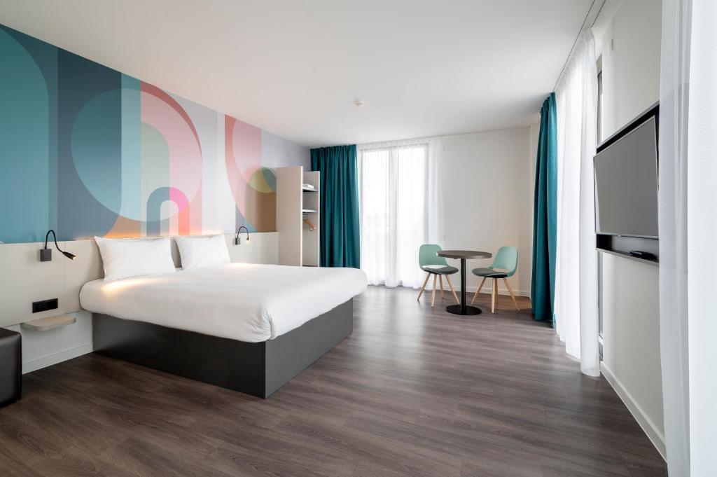 Postel nebo postele na pokoji v ubytování B&B HOTEL Gent Centrum