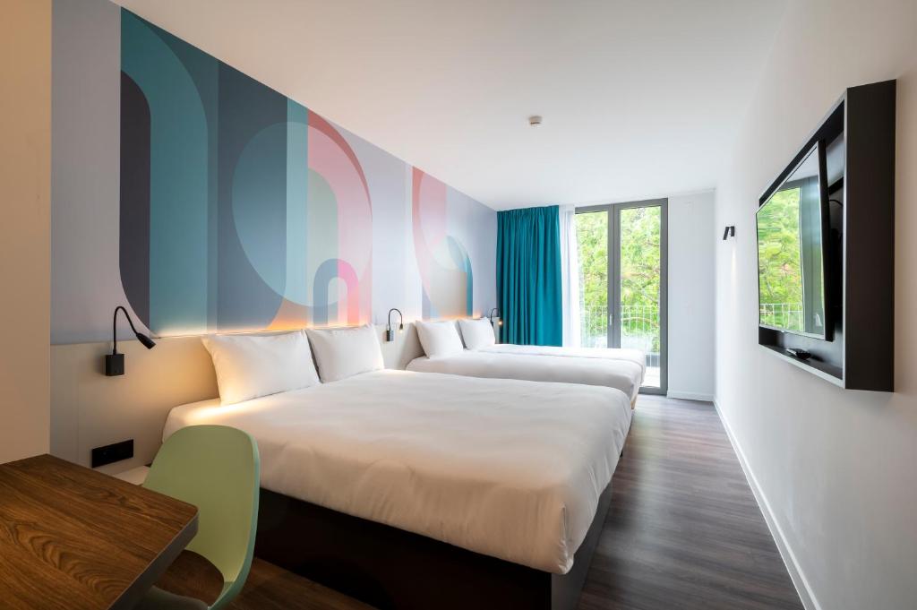 Postel nebo postele na pokoji v ubytování B&B HOTEL Gent Centrum