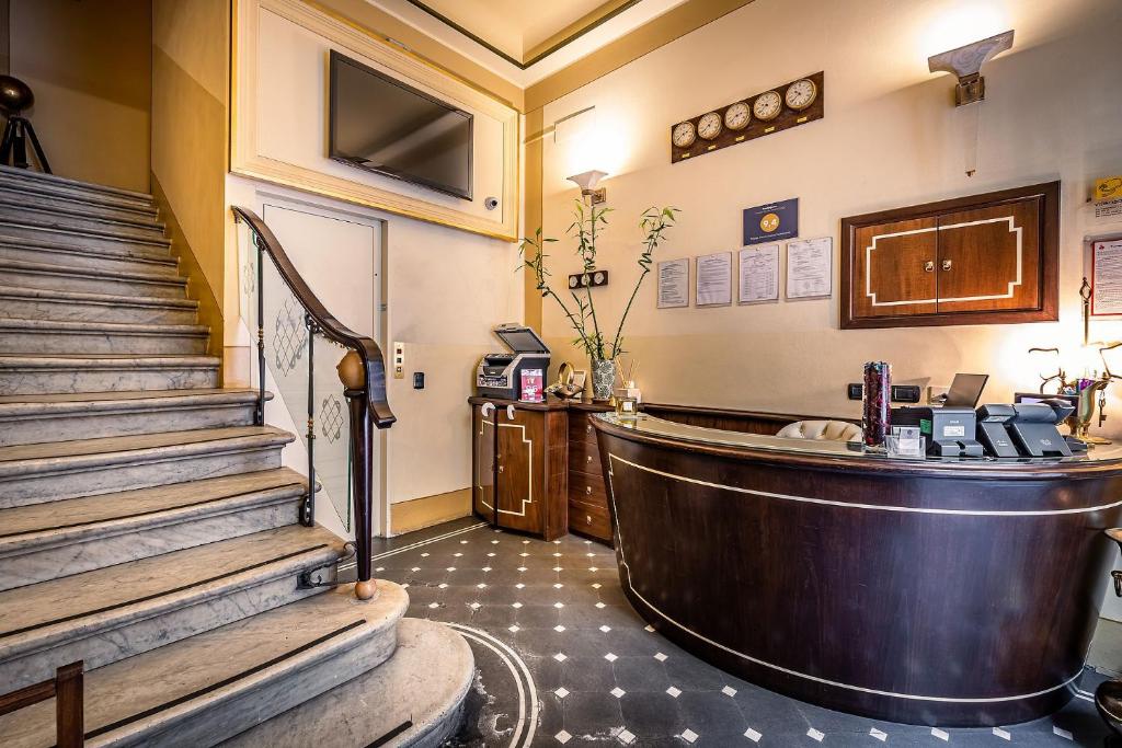 TV a/nebo společenská místnost v ubytování Palazzo Gamba Apartments al Duomo