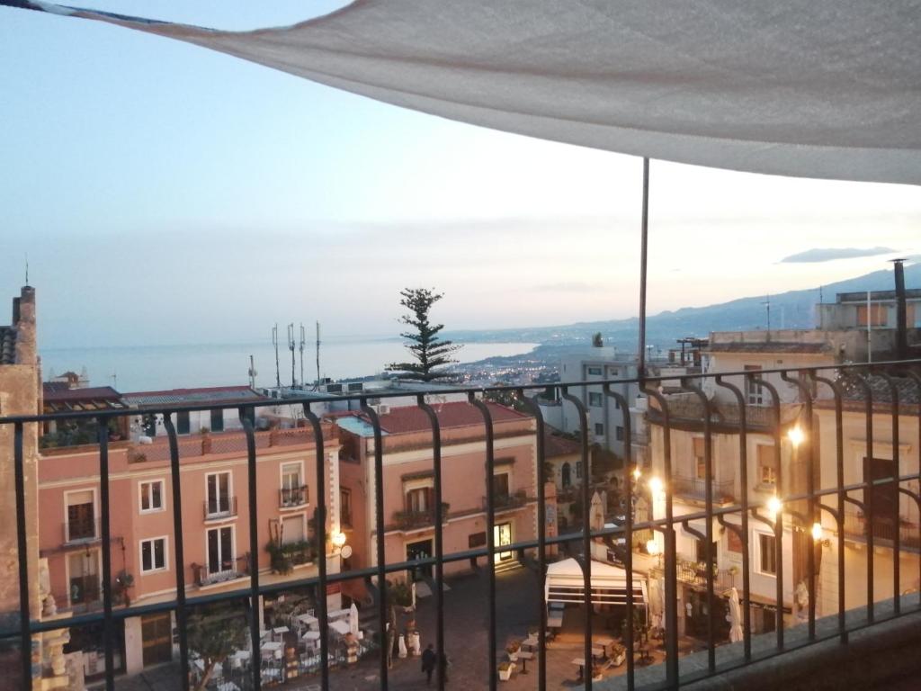 Fotografia z galérie ubytovania Aly Art Apartment Taormina Duomo, Gulf & Etna view v Taormine