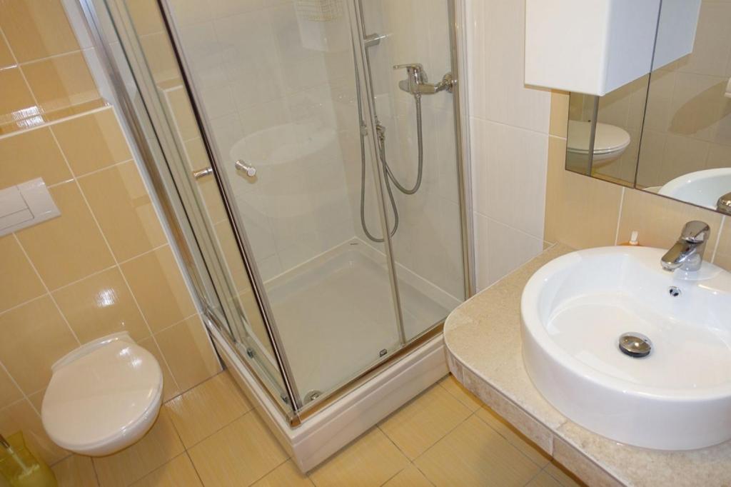 Zdjęcie z galerii obiektu Studio apartment in Zaton Zadar with balcony, air conditioning, WiFi, washing machine 3796-6 w mieście Zaton