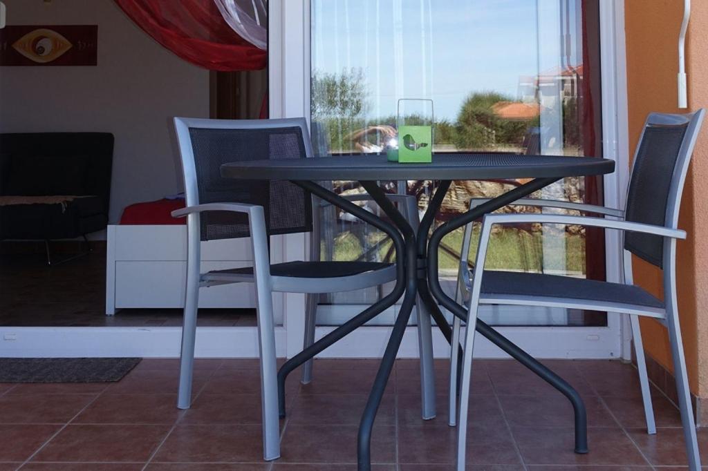 Zdjęcie z galerii obiektu Studio apartment in Zaton Zadar with balcony, air conditioning, WiFi, washing machine 3796-6 w mieście Zaton