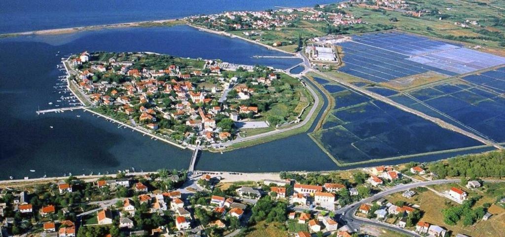 Zdjęcie z galerii obiektu Studio apartment in Zaton Zadar with balcony, air conditioning, WiFi, washing machine 3796-6 w mieście Zaton