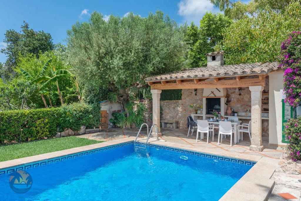 Bazén v ubytování Finca L'hort de Can Bota,con piscina privada nebo v jeho okolí