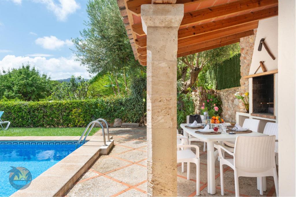 Bazén v ubytování Finca L'hort de Can Bota,con piscina privada nebo v jeho okolí