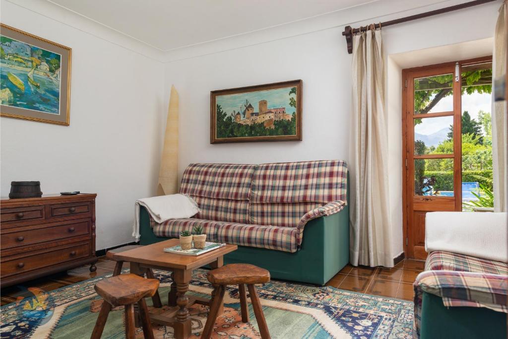 Posezení v ubytování Finca L'hort de Can Bota,con piscina privada