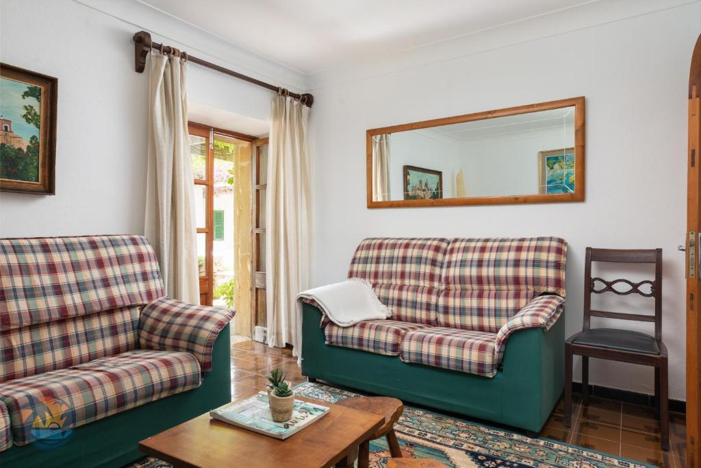 Posezení v ubytování Finca L'hort de Can Bota,con piscina privada