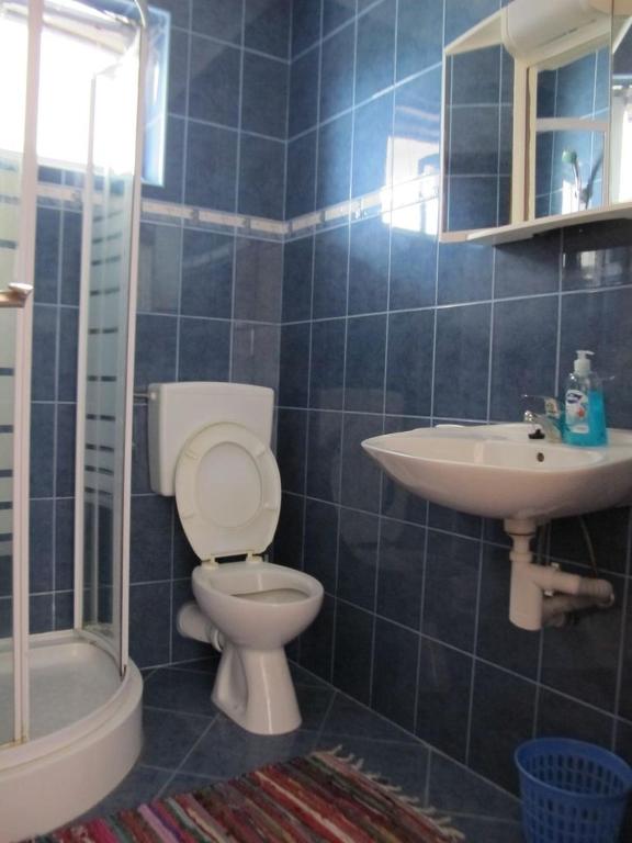 Kúpeľňa v ubytovaní Apartment in Vir with sea view, terrace, air conditioning, WiFi 4472-1