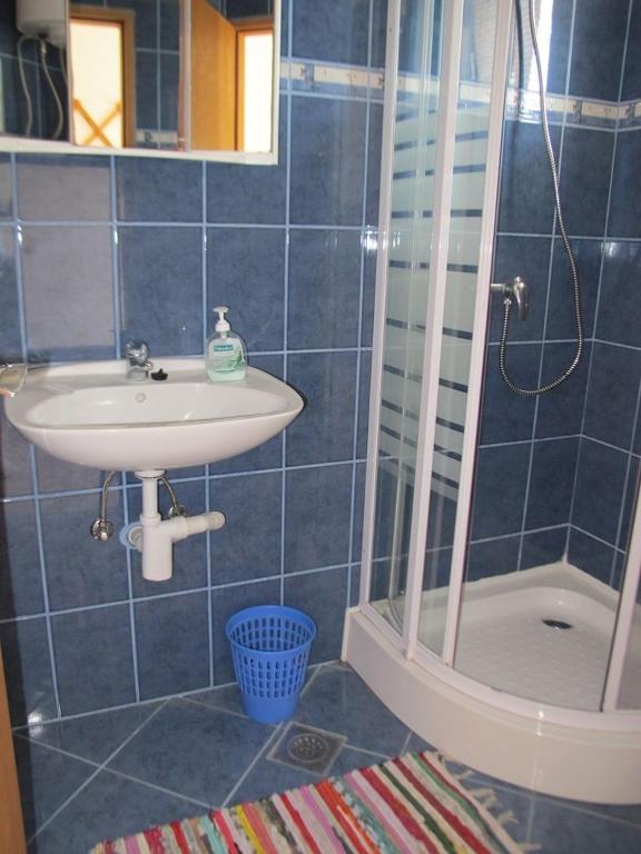 Kúpeľňa v ubytovaní Apartment in Vir with sea view, terrace, air conditioning, WiFi 4472-1