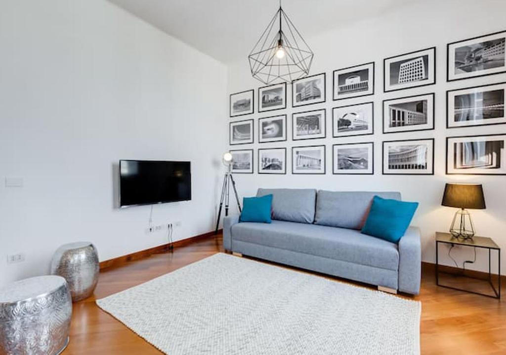 Telewizja i/lub zestaw kina domowego w obiekcie Modern, stylish flat near Piazza della Repubblica