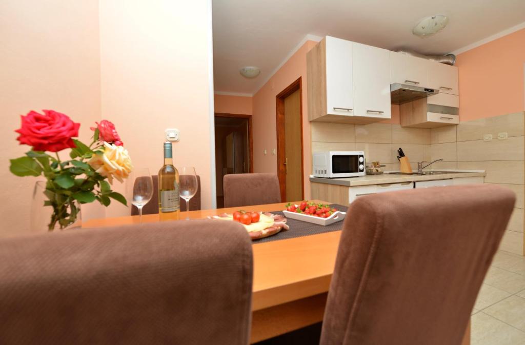 Kuchyňa alebo kuchynka v ubytovaní Apartment Kokic