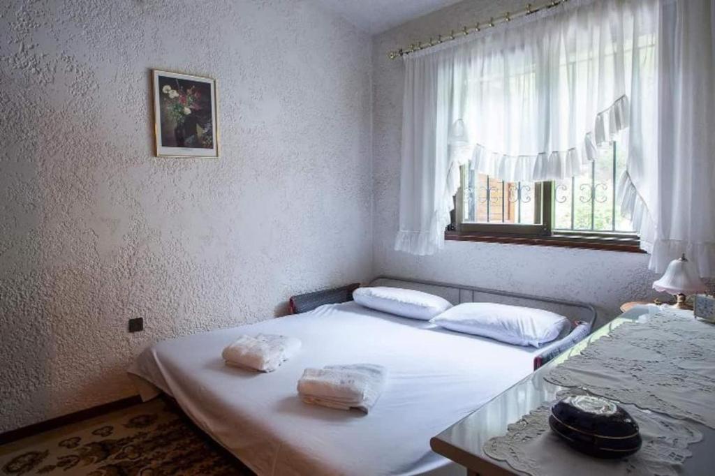 Posteľ alebo postele v izbe v ubytovaní Beachfront Villa 100m from Sea for up to 10 guests