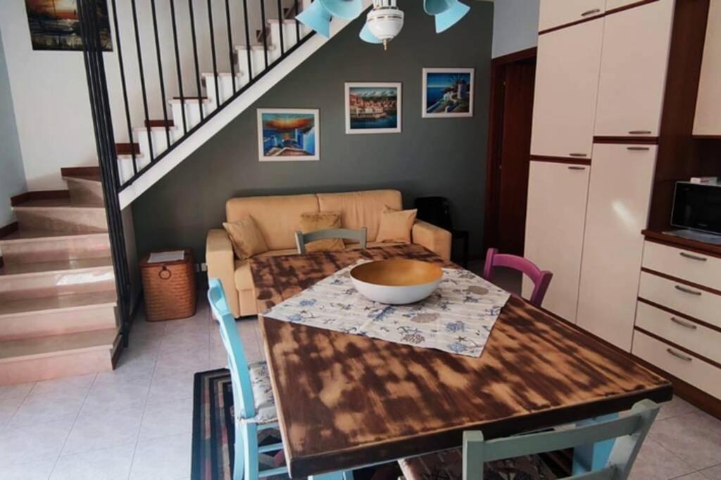 A seating area at Appartamento Tre Angeli a pochi passi dal mare