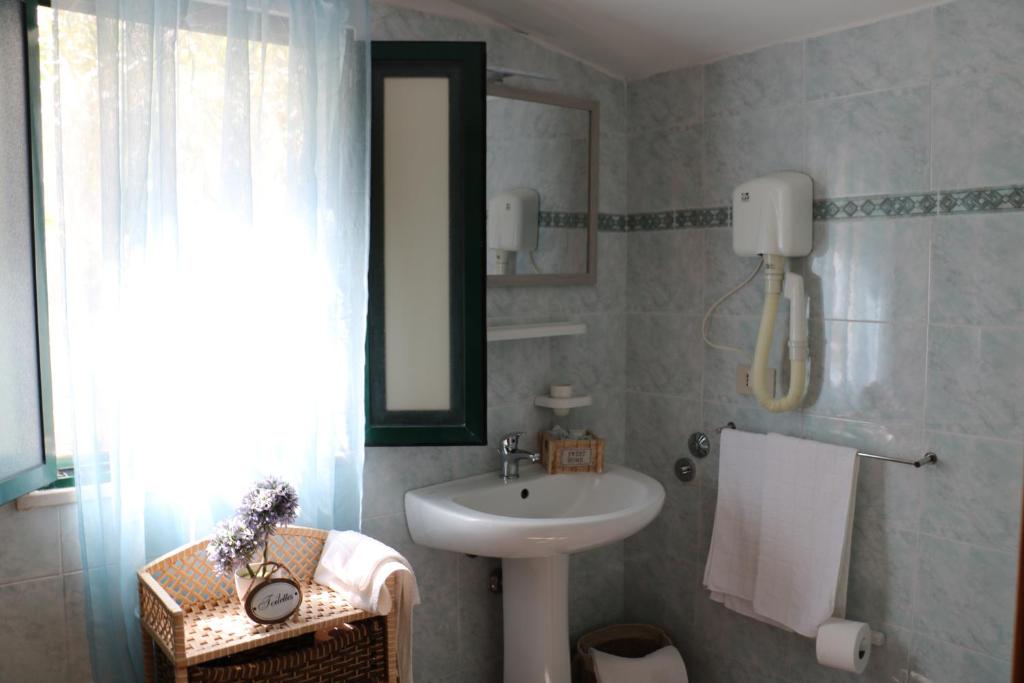 Uma casa de banho em Albergo"Villa Biscotti"
