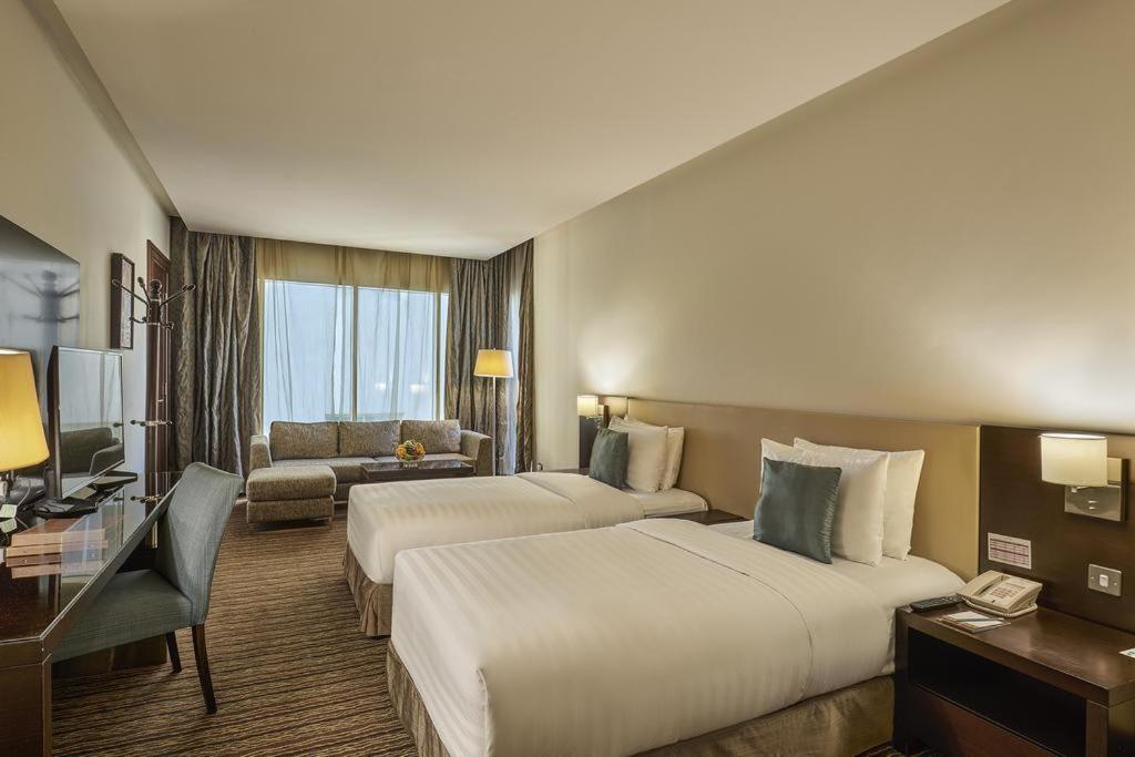 Postel nebo postele na pokoji v ubytování Safir Hotel Doha