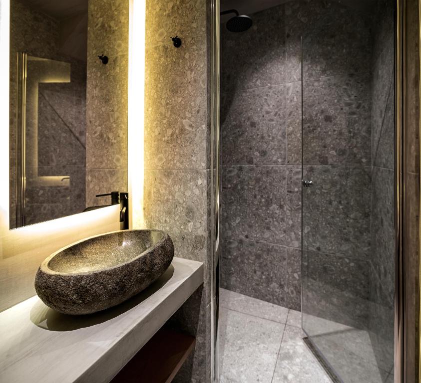 Bob W Akadimia Athens - Resim 6