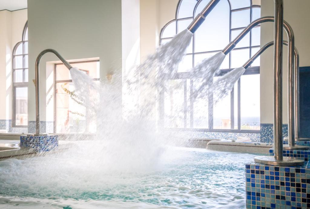 Бассейн в The Cascades Golf Resort, Spa & Thalasso или поблизости
