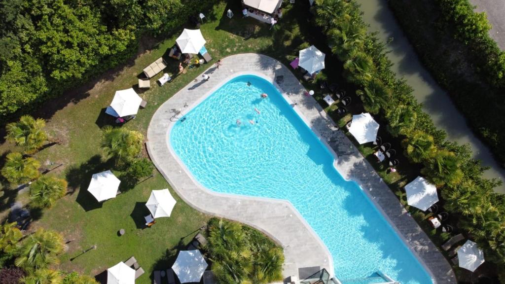 Bazén v ubytování Villa Pace Park Hotel Bolognese nebo v jeho okolí