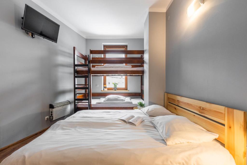 Posteľ alebo postele v izbe v ubytovaní Top Hostel Pokoje Gościnne