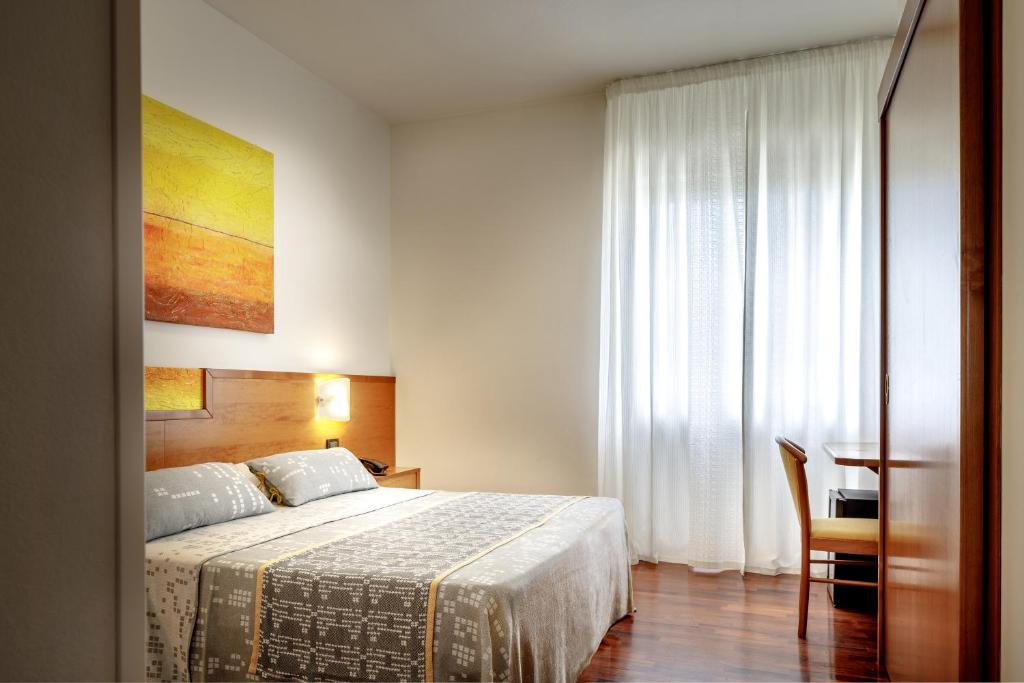 Postel nebo postele na pokoji v ubytování Euro Hotel