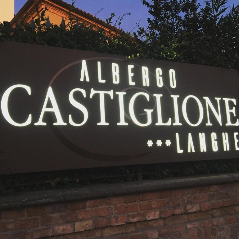 Certifikát, hodnocení, plakát nebo jiný dokument vystavený v ubytování Albergo Castiglione Langhe