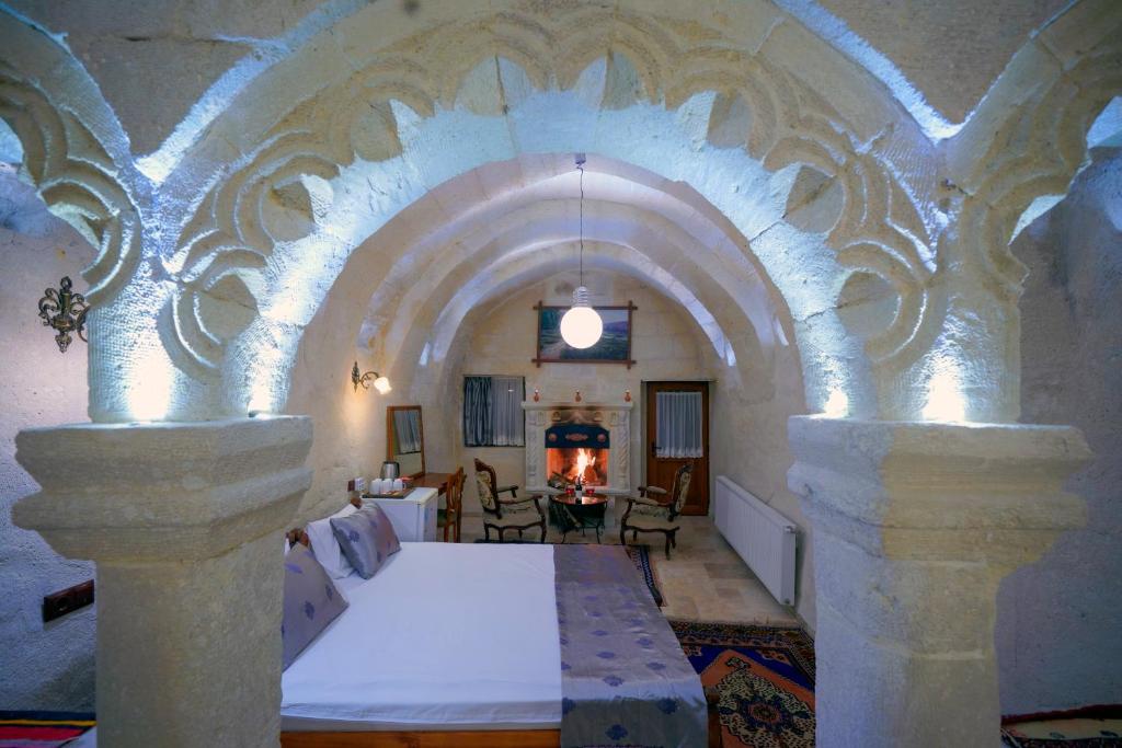 Postel nebo postele na pokoji v ubytování Elysee Cave House