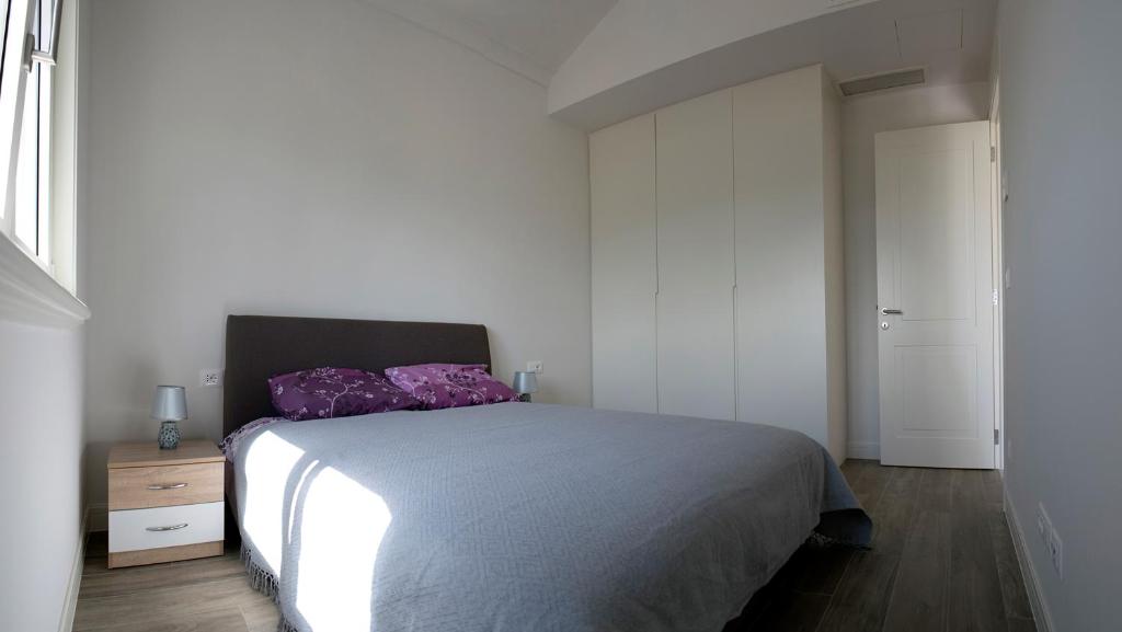 Voodi või voodid majutusasutuse Apartments SLAVA toas