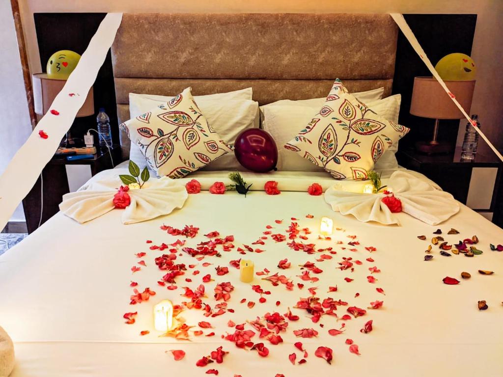 Postel nebo postele na pokoji v ubytování Jewel Matrouh Hotel