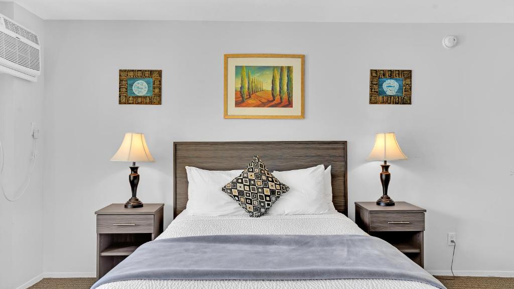Postel nebo postele na pokoji v ubytování A Wave Inn - Montauk