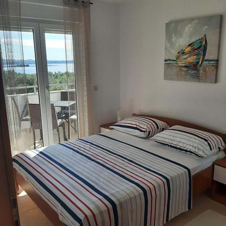 Postel nebo postele na pokoji v ubytování APARTMAN KAVALA