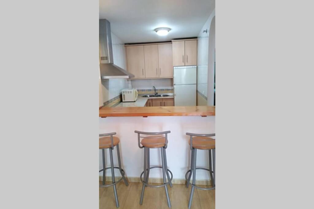 Kuchyňa alebo kuchynka v ubytovaní Apartamento ALAZÁN,Cerca de la PLAYA