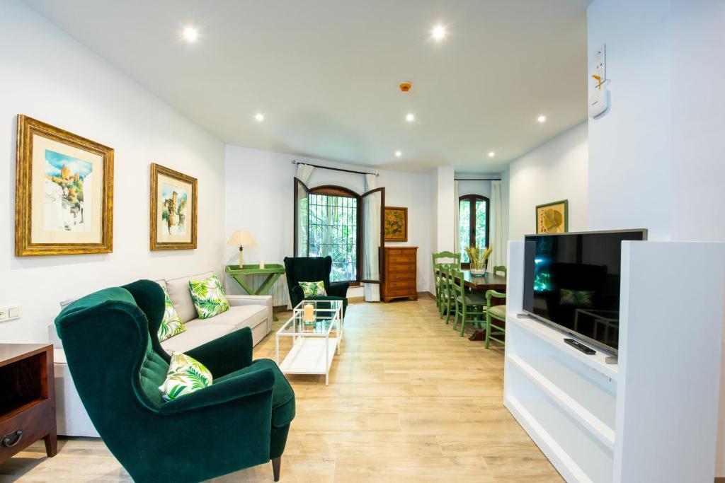 a living room with a couch and a tv at Alojamiento Rural Molino Del Puente in Dúrcal