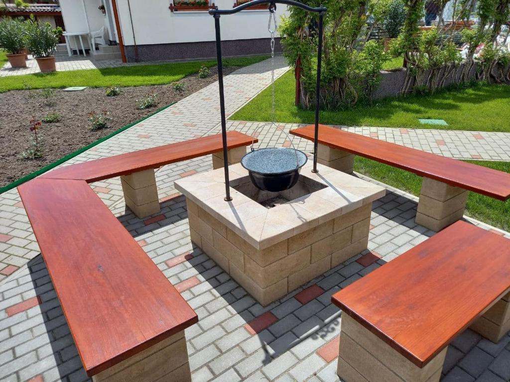 Vonkajšia záhrada v ubytovaní Kertész Apartmanok