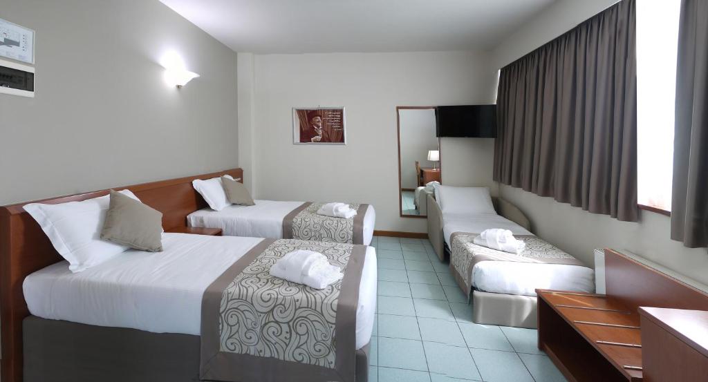 Postel nebo postele na pokoji v ubytování ALA Hotel