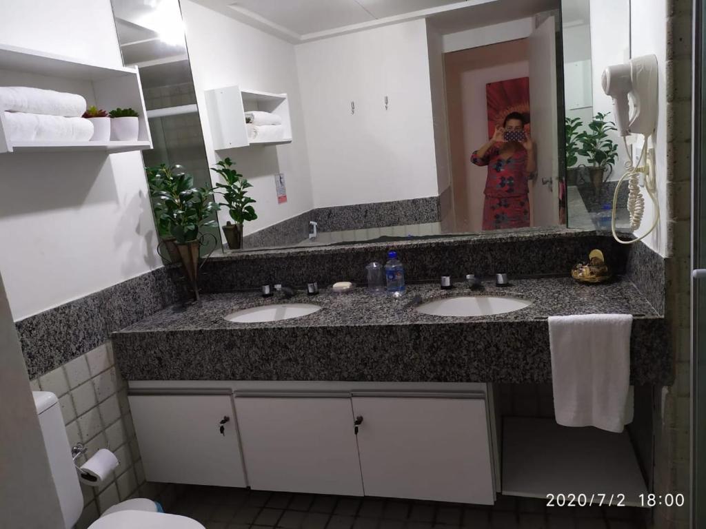  Flat no Golden Beach com varanda gourmet