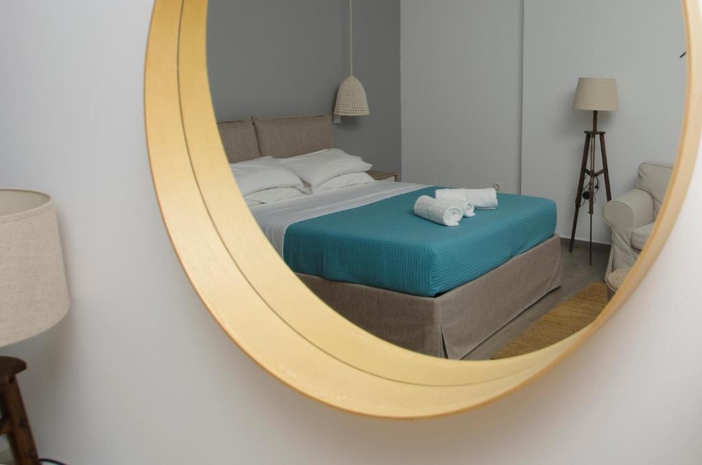 Postel nebo postele na pokoji v ubytování Syros Wellness Luxury Suites